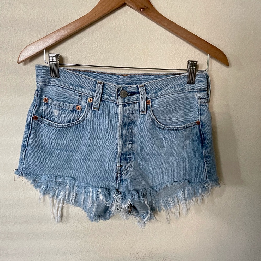 Levi’s 501 distress denim shorts size 26 w